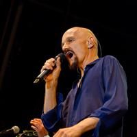 Tim Booth of James performing live in Festas do Mar fotos | Picture 62318